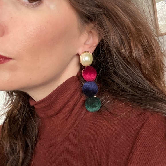 Velvet pearl bauble drop earrings - Picture 2 of 2